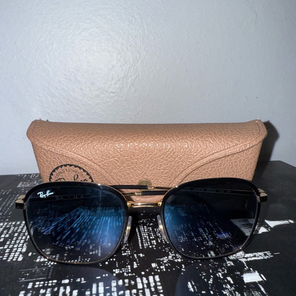 🕶️ Ray-Ban Sunglasses – Classic Metal Frame | Includes Case